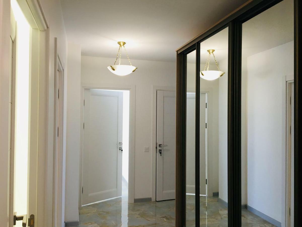 4-Room Jacuzzi Apartment Lviv Exterior photo
