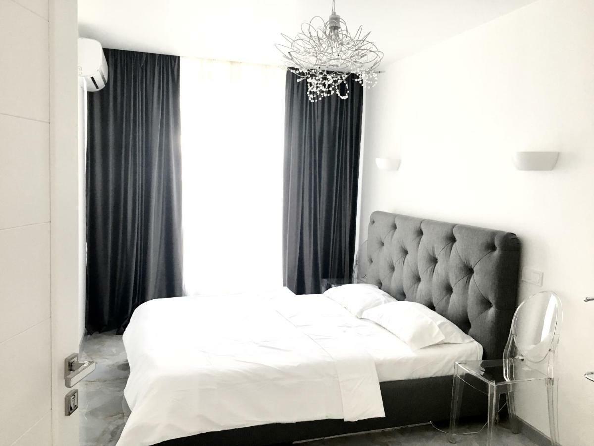 4-Room Jacuzzi Apartment Lviv Exterior photo